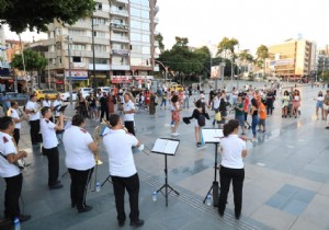 Antalya Caddeleri Müzikle Şenleniyor